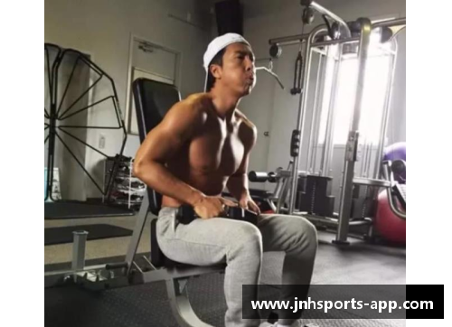 打造强壮体格：橄榄球员的完美身材塑造指南