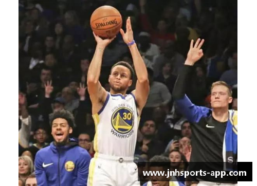 库里再创奇迹！连续10场比赛命中7个三分，NBA历史又添新纪录 - 副本